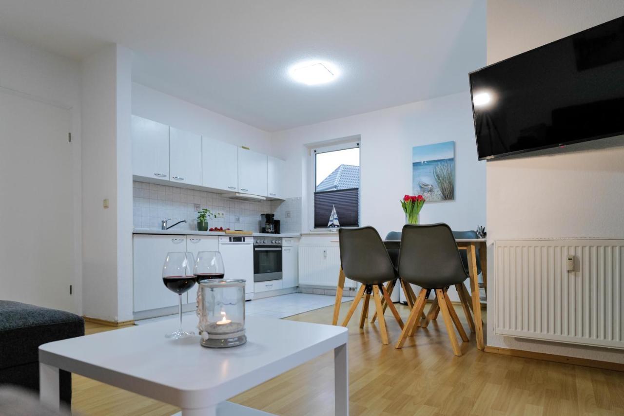 Meerfarbig - Terrasse Mit Strandkorb Oder Balkon - E-ladesaeule - Parkplatz - Wlan - Fahrradschuppen - Waschtrockner - Ruhig Und Zentral - Haustierfrei - Nichtraucher * Zingst