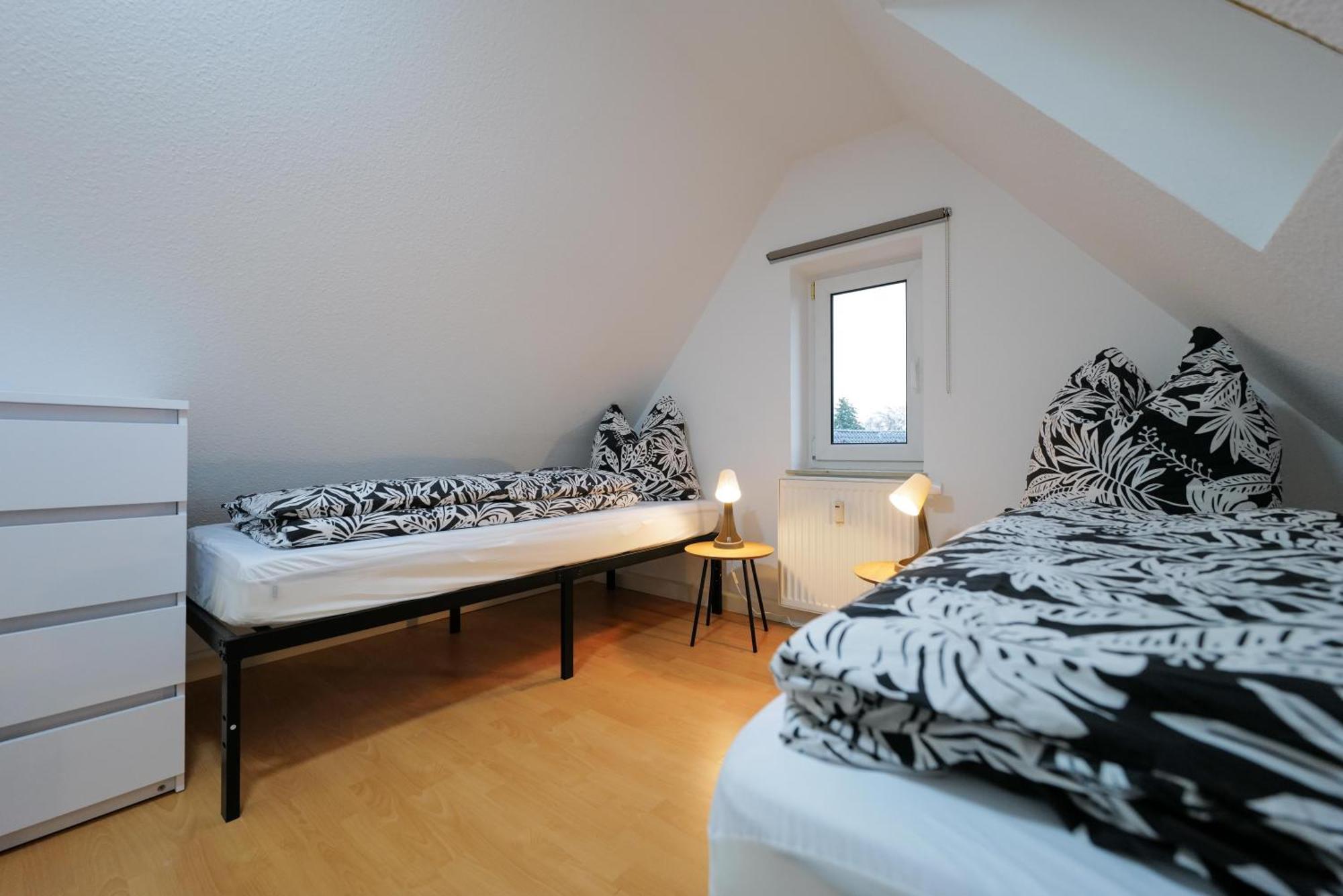 Meerfarbig - Terrasse Mit Strandkorb Oder Balkon - E-ladesaeule - Parkplatz - Wlan - Fahrradschuppen - Waschtrockner - Ruhig Und Zentral - Haustierfrei - Nichtraucher Lejlighed *